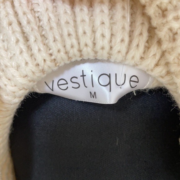 Vestique Cream Turtle Neck - Picture 4 of 4